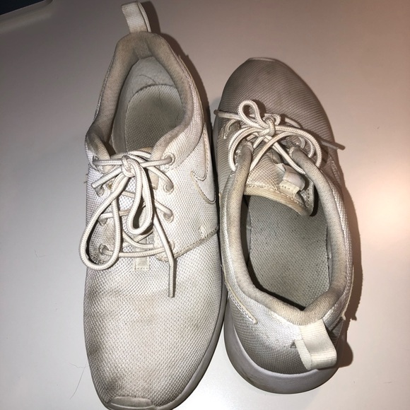 White Nike Roshe Size 7 - Picture 4 of 4